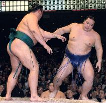 Ozeki Kaio suffers second loss